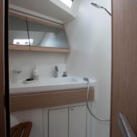 Beneteau Oceanis 46.1 lavatory with sink and shower
