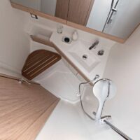 Beneteau Oceanis 46.1 lavatory shower