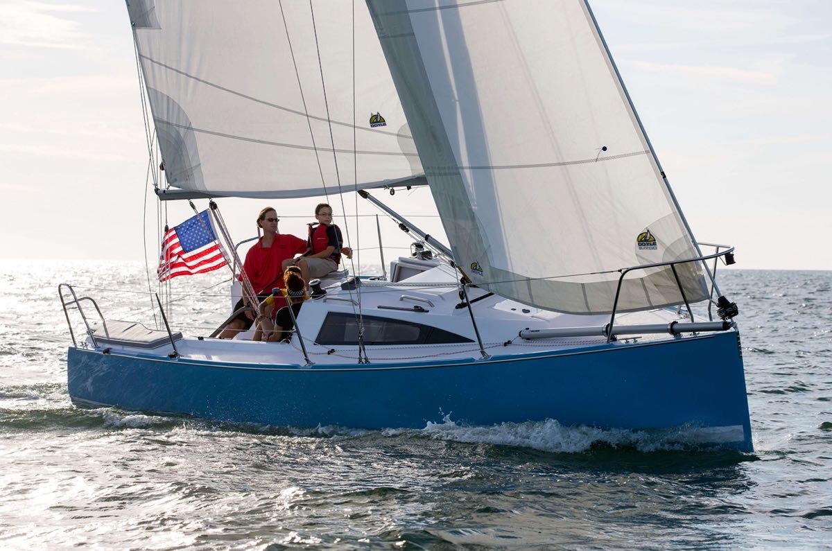 Catalina Yachts 275 Sport with white sails turning sharply