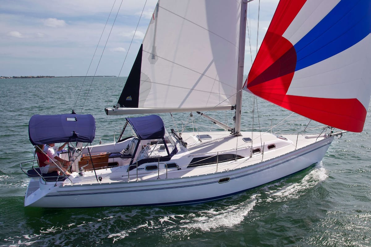 Product Catalina Yachts 385 Feature