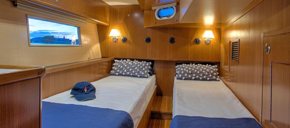 Catalina Yachts 545 double bed stateroom