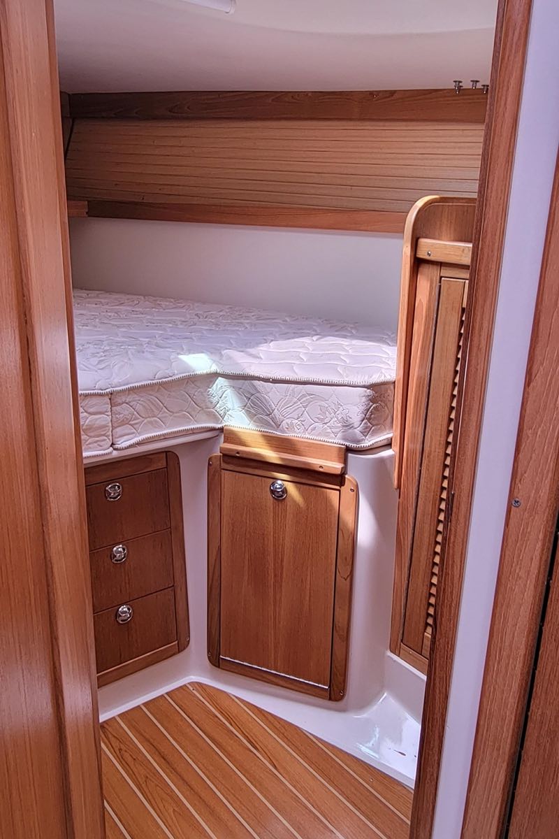 2006 Catalina 36 MK II stateroom bed