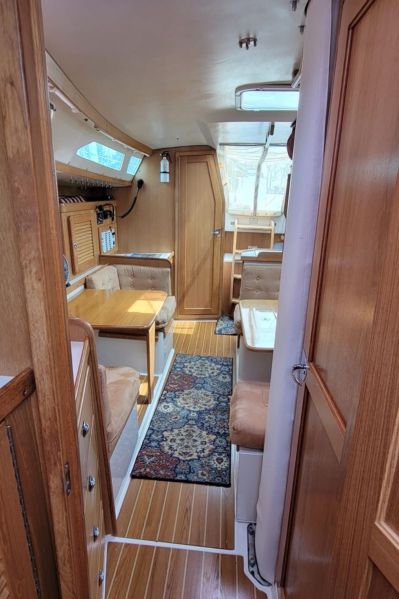 2006 Catalina 36 MK II saloon with two tables