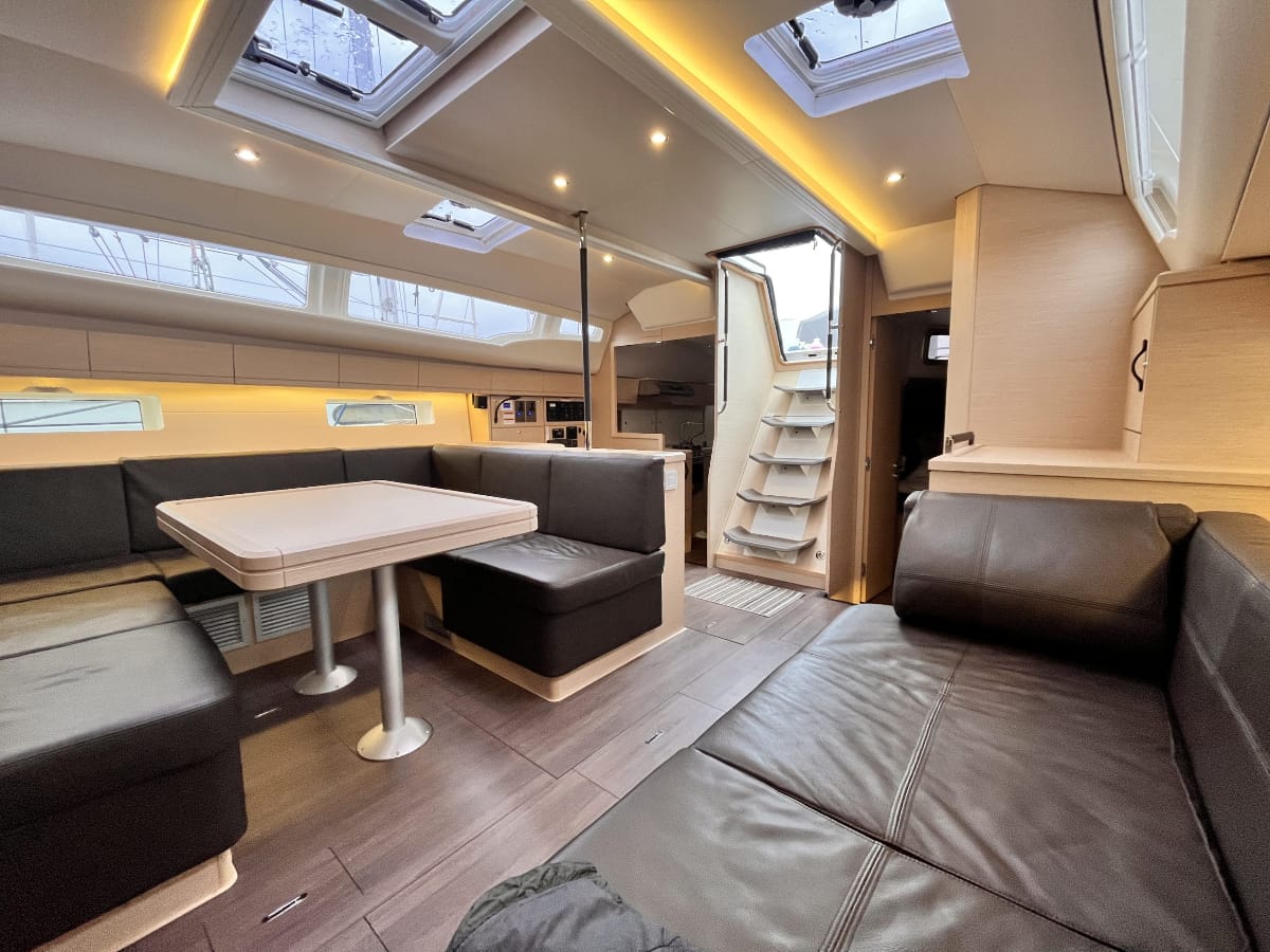 2020 Jeanneau 54 sailboat interior cabin