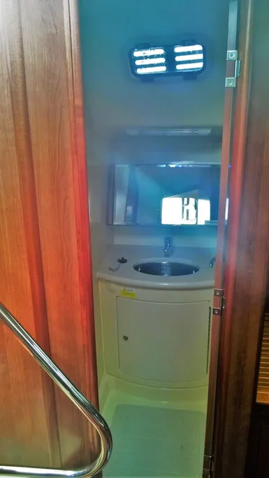 2015 Marlow-Hunter 37 sailboat interior cabin sink