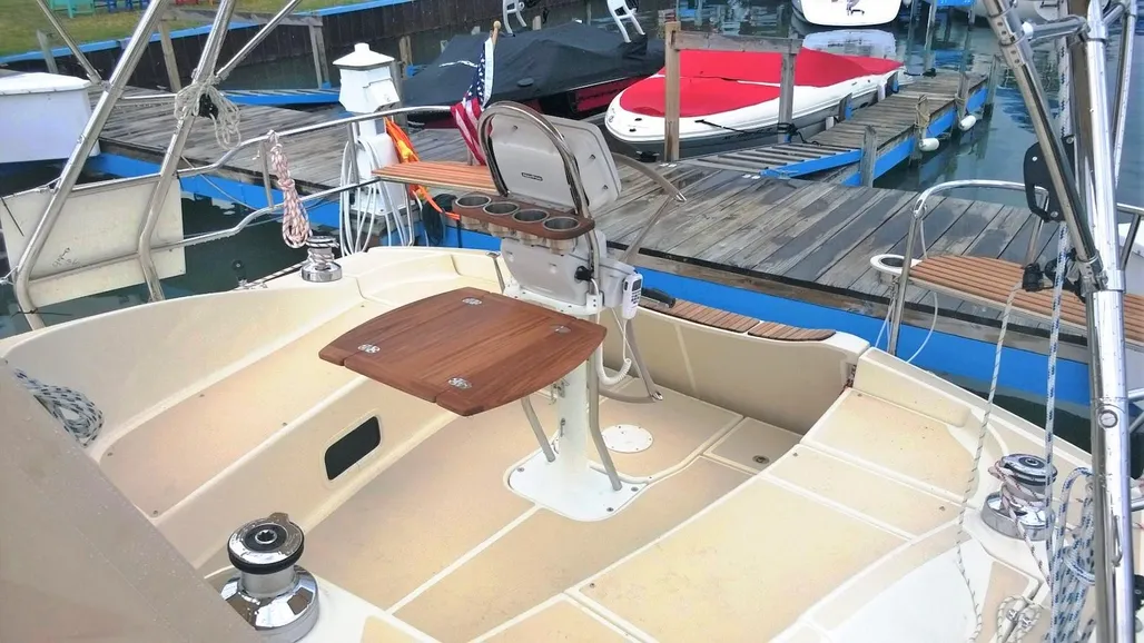 2015 Marlow-Hunter 37 sailboat exterior deck