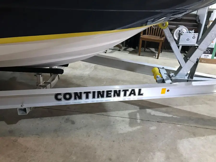 2005 Regal 2120 Destiny Powerboat Gallery 13