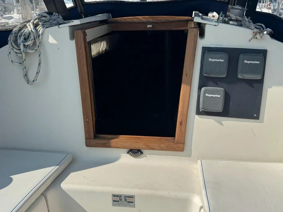 1980 C&C 32 sail boat exterior entrance to below deck