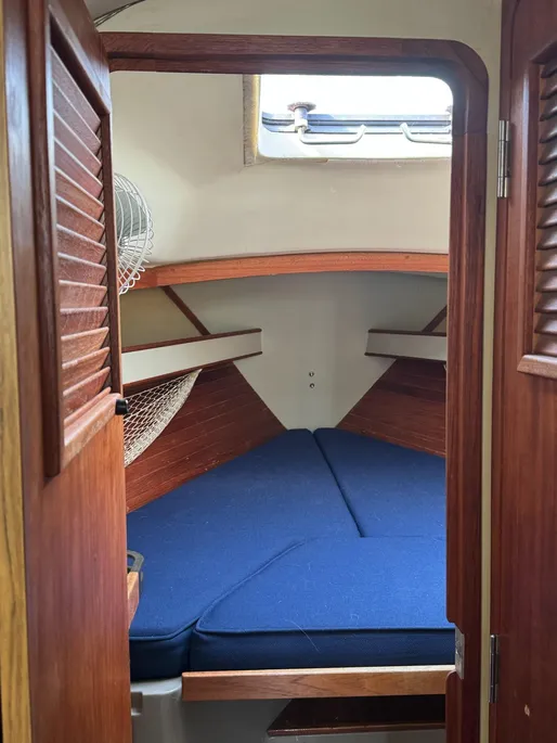 1980 C&C 32 sail boat sleeping quarters