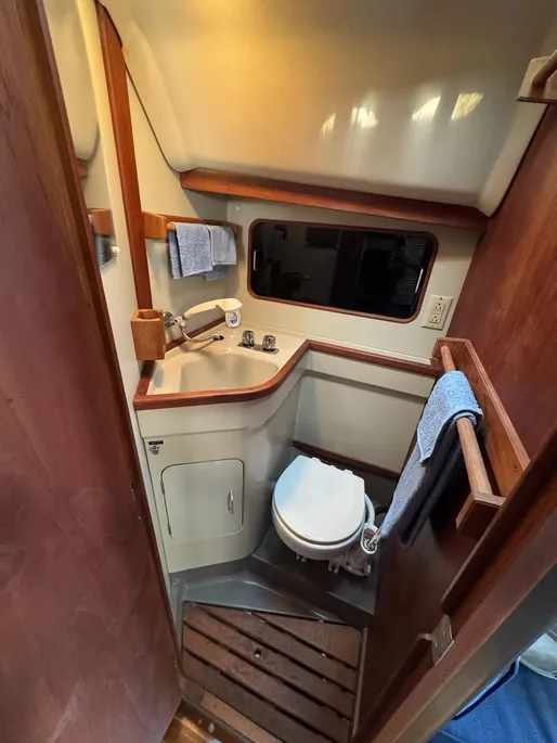 1980 C&C 32 sail boat head