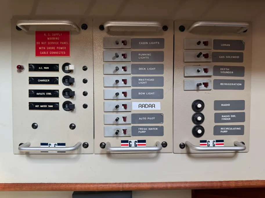 1980 C&C 32 sail boat controls