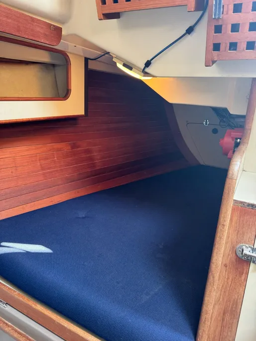 1980 C&C 32 sail boat sleeping area