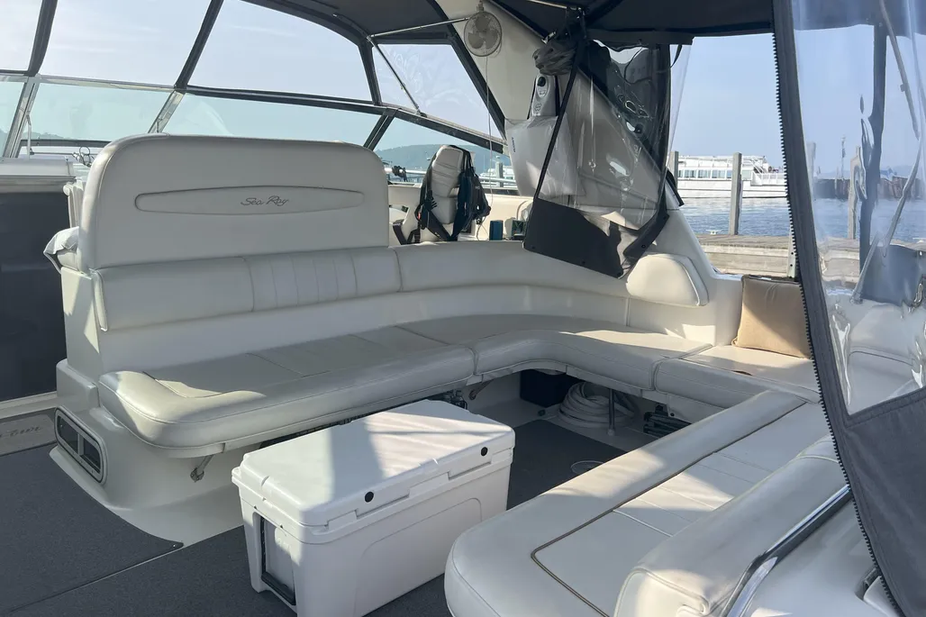 1997 Sea Ray 400 Sundancer exterior seating