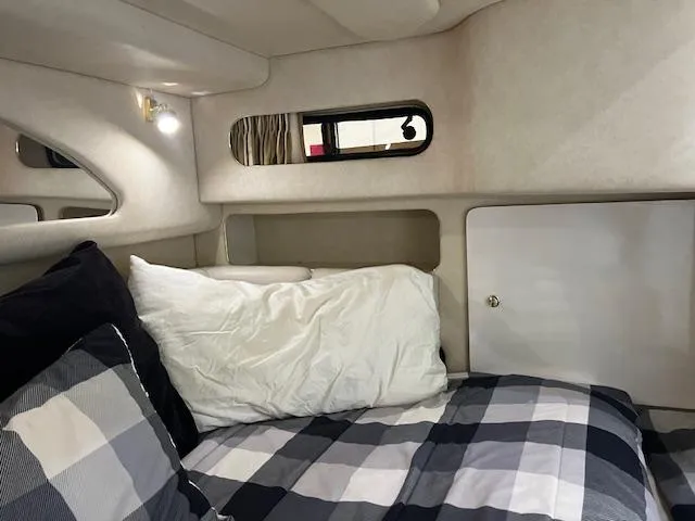 1997 Sea Ray 400 Sundancer interior stateroom