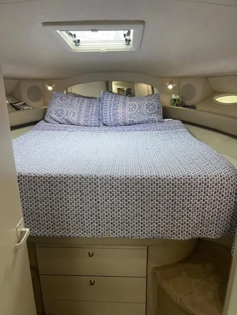 1997 Sea Ray 400 Sundancer interior larger stateroom