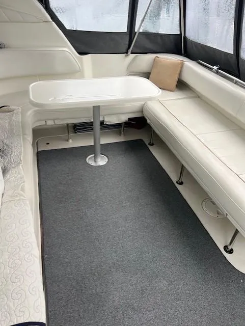 1997 Sea Ray 400 Sundancer exterior seating with table