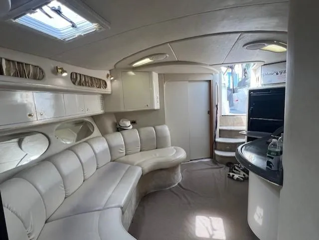 1997 Sea Ray 400 Sundancer interior seating area