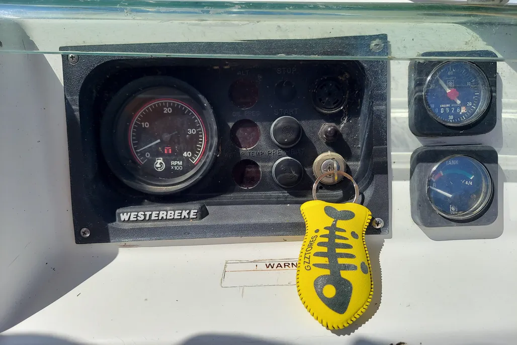 2001 Beneteau 331 sailboat exterior controls
