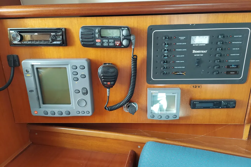 2001 Beneteau 331 sailboat control panel