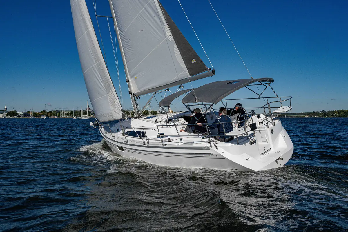 Catalina 356 Cruiser sailboat with crew