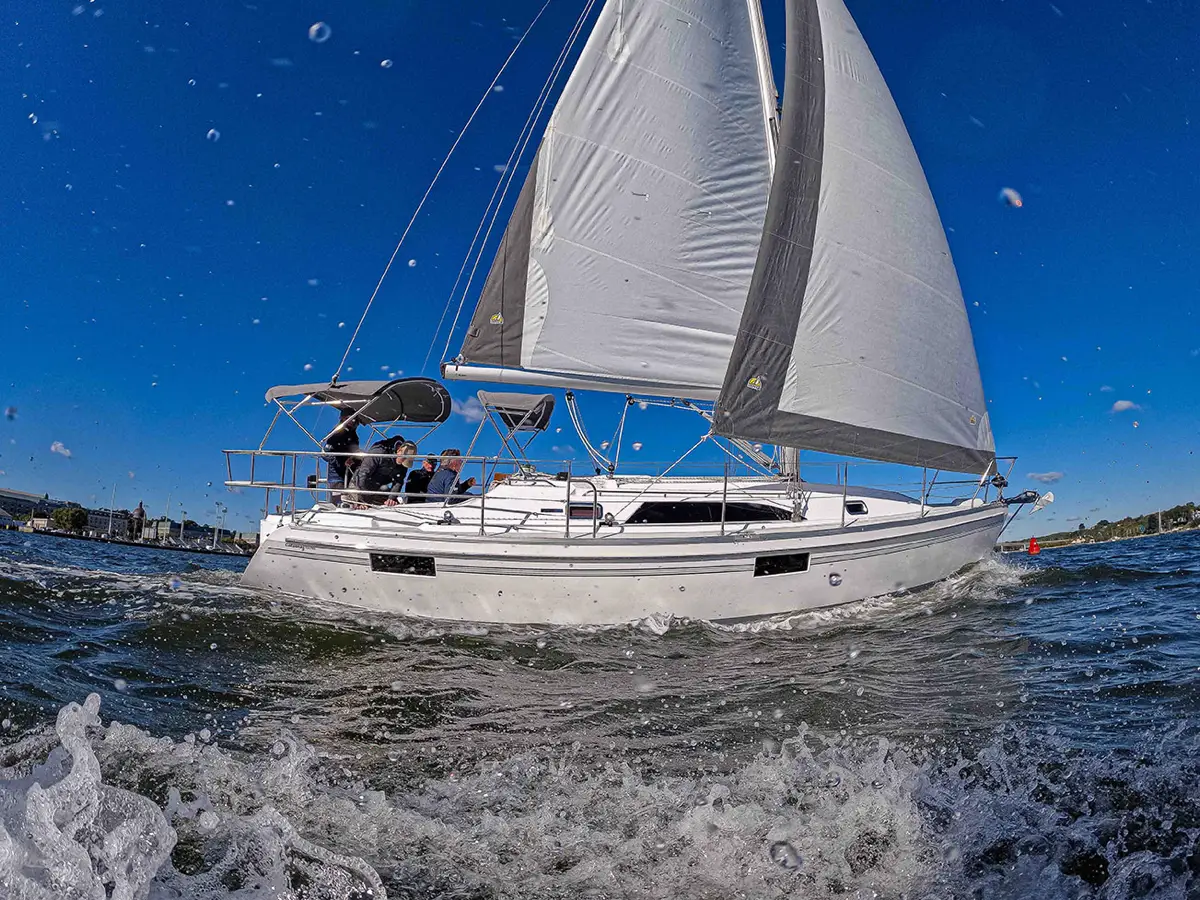 Catalina 356 Cruiser sailboat with crew