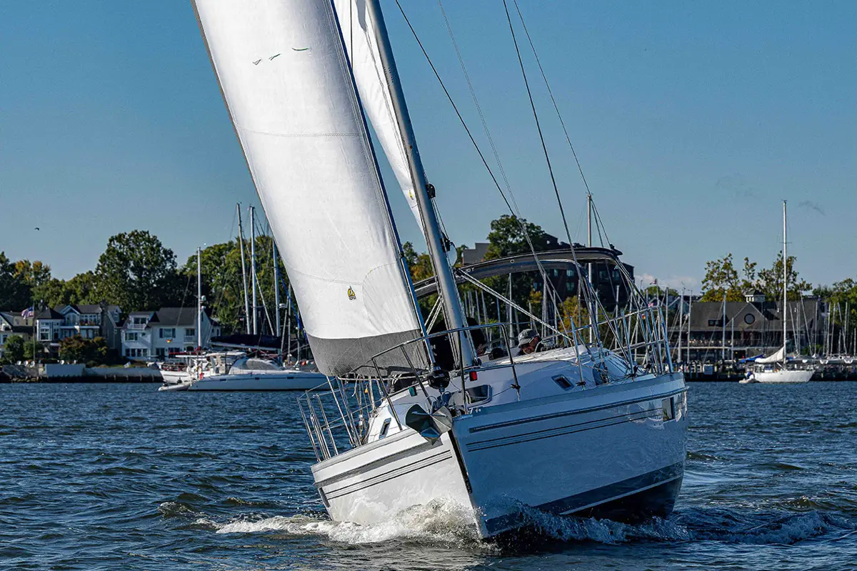 Catalina 356 Cruiser sailboat with crew