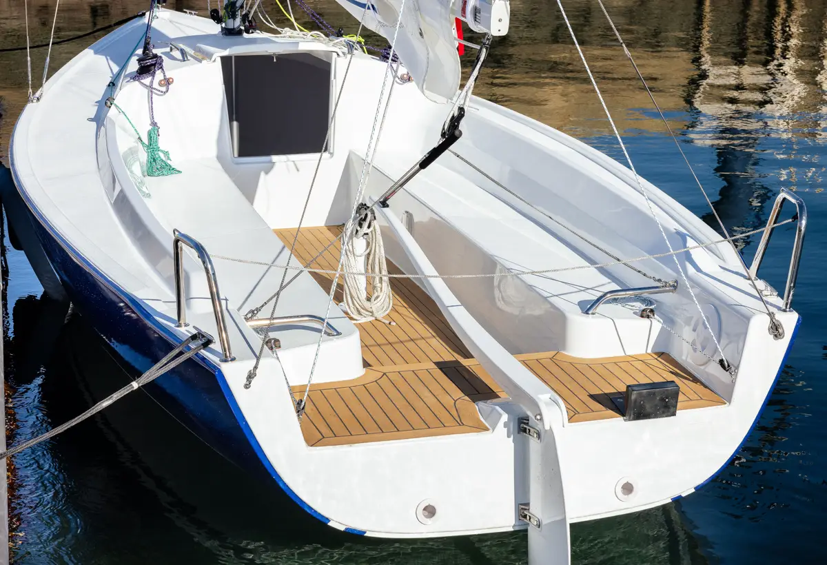 Back view of a J-Boat J-7 sailboat.