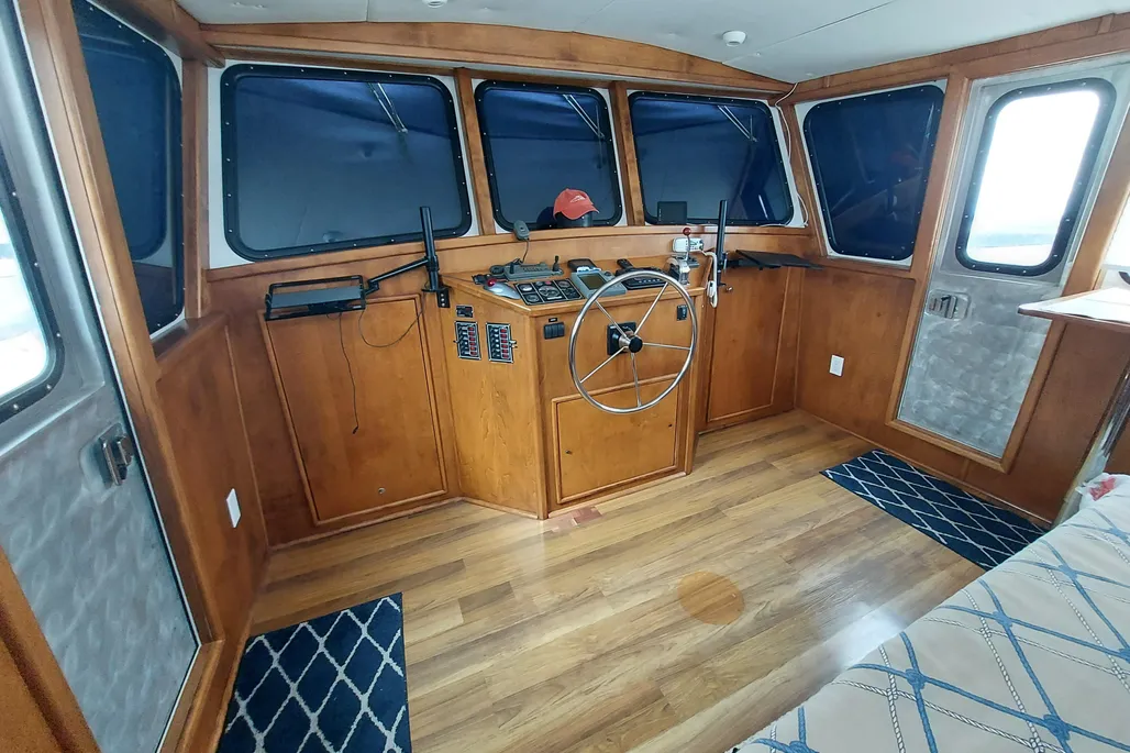 Spacious helm on a 2003 Dovercraft 43 powerboat.