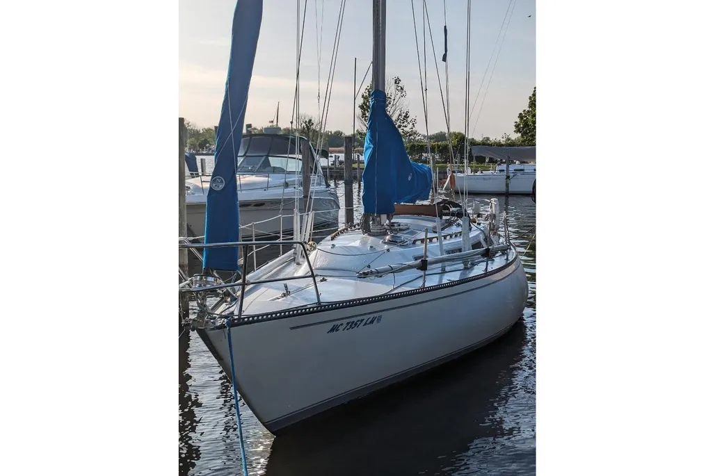 Product 1984 Catalina 38 Gallery 022