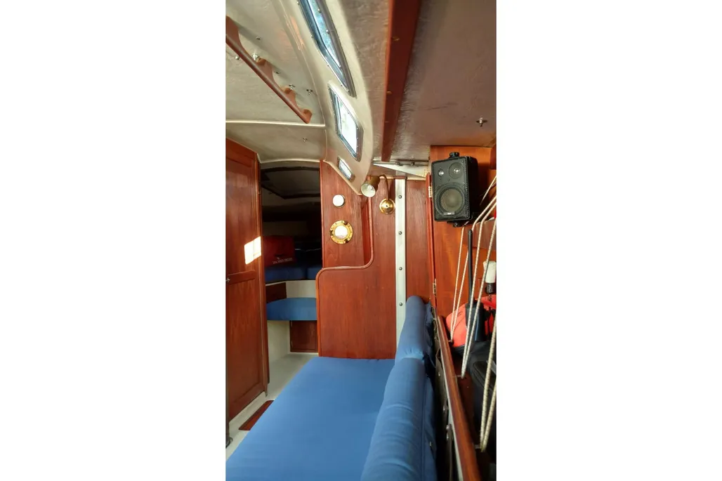 1984 Catalina 38 sailboat interior salon bench seating and speaker.